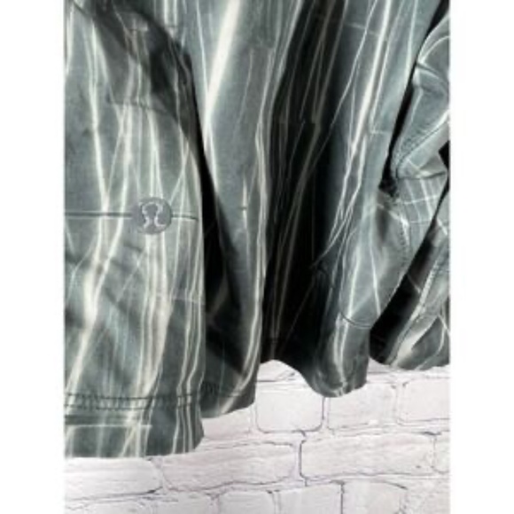 Lululemon 9" L Linerless Pace Breakers in Stroboscopic Smoked Spruce Multi - Picture 5 of 7